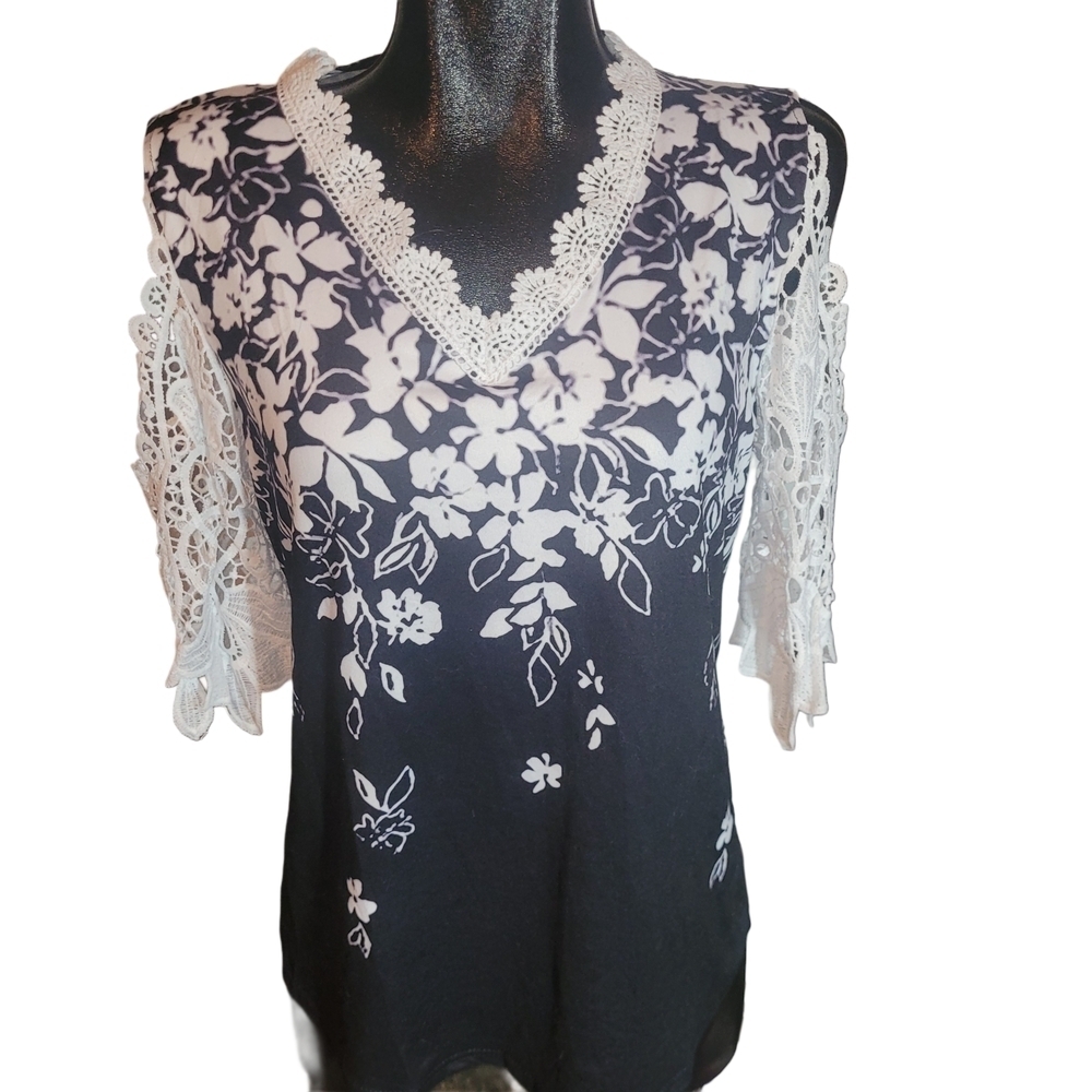 Floral Lace Cold Shoulder Top M